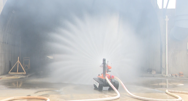 昭通首輛消防滅火機器人在昭陽區(qū)“上崗”凌天智能提供