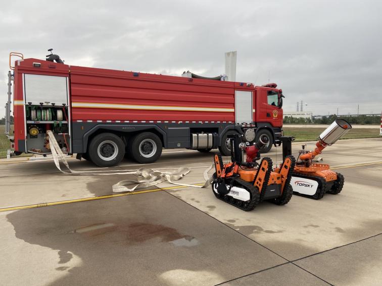 1694398604870156.jpg 5.RXR-MC80BGD 防爆消防滅火偵察機(jī)器人2021.9延慶東奧空天地立體聯(lián)動(dòng)保障演練1(1).jpg