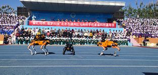 凌天攜帶四足機(jī)器狗、偵檢無人機(jī)等高精尖裝備走進(jìn)校園，助力北京通州市馬駒橋?qū)W校首屆科技嘉年華