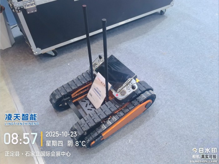 1761552892587835.jpg 地震搜索機(jī)器人展會圖片.jpg